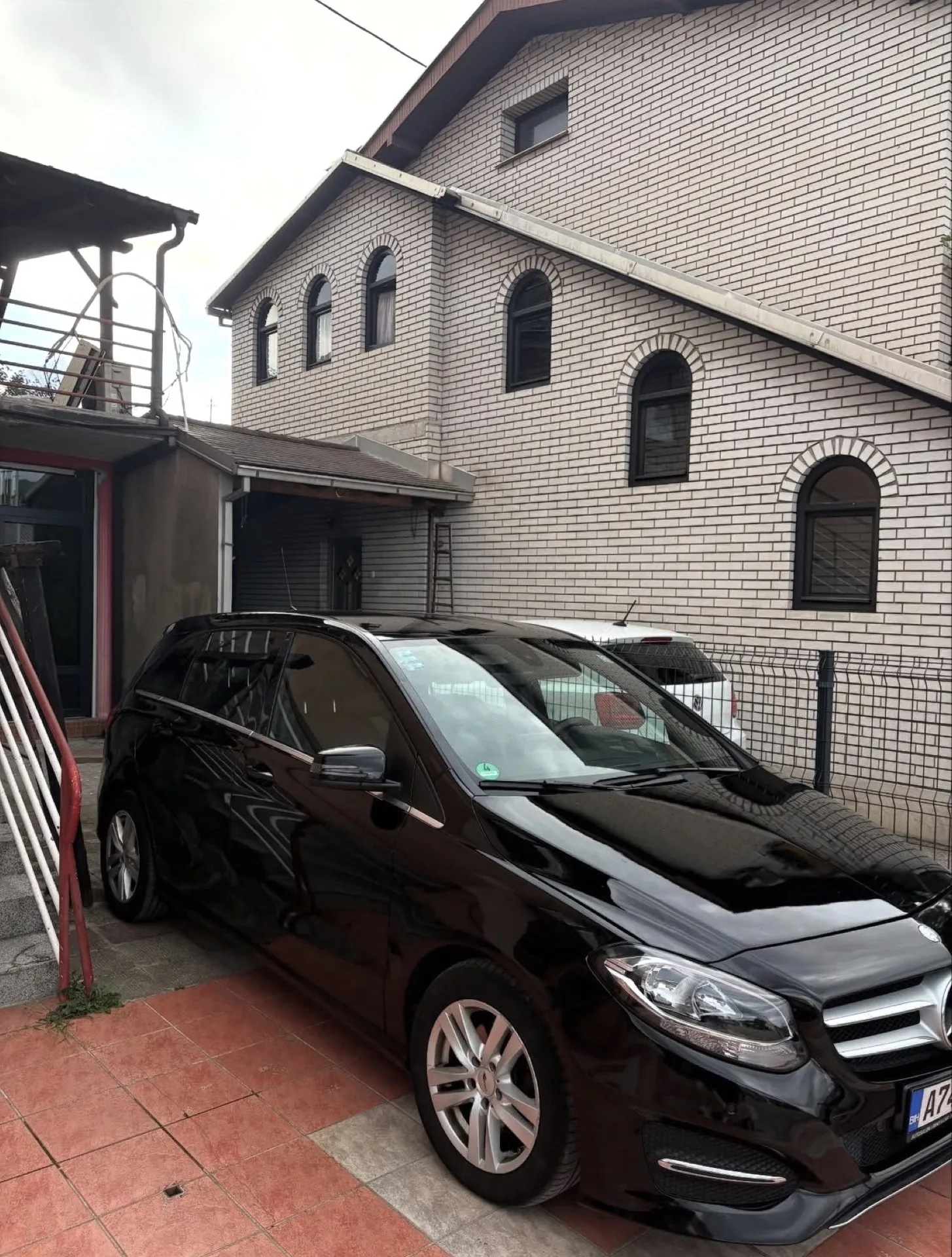 Mercedes B-Klasa bočna