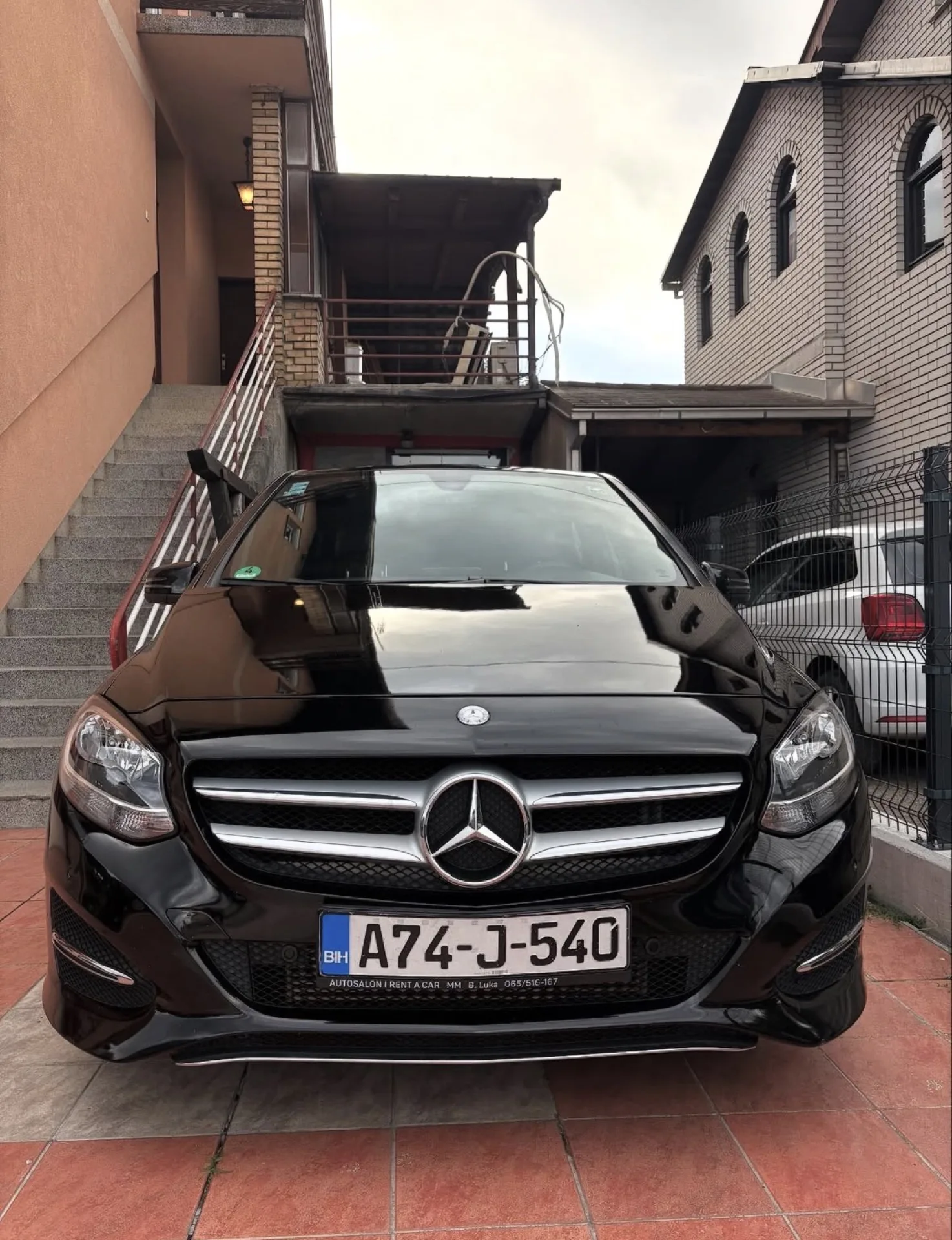 Mercedes B-Klasa naslovna