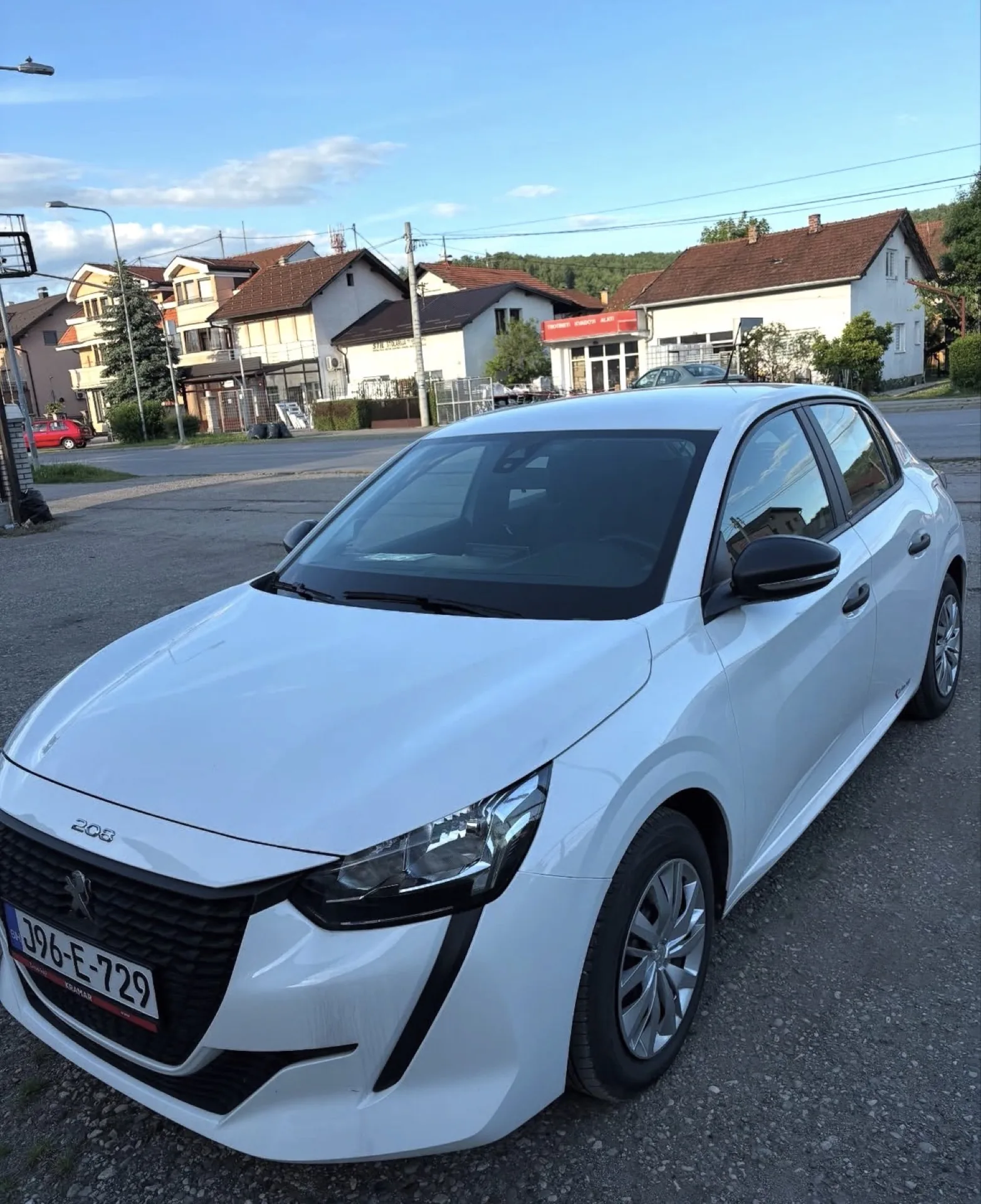 Peugeot 208 bočna